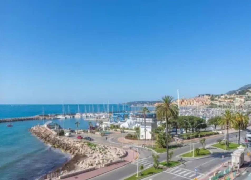 Le Garavan, Superbe Studio Vue Mer Et Vieux ม็องตง ภายนอก รูปภาพ